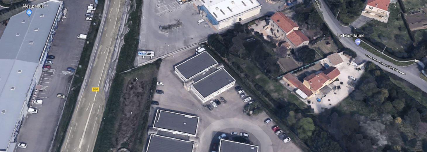 Vue aérienne de notre siège social à Alès Piste Oasis